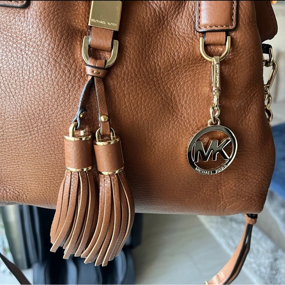 Michael Kors Medium Camden Satchel - Picture 5 of 6